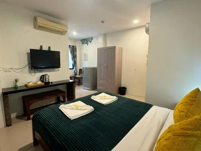 Doppelzimmer mit eigenem Bad — Pupa Rooms
